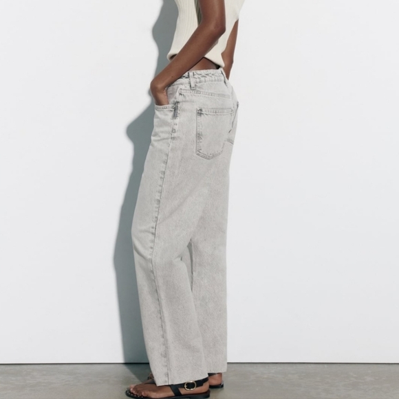 Zara High Waisted Straight leg Jeans - Picture 4 of 11